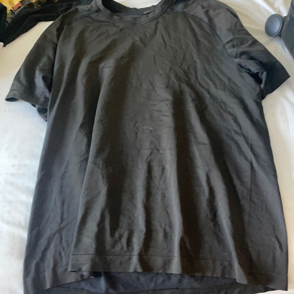 Men’s black lululemon shirt